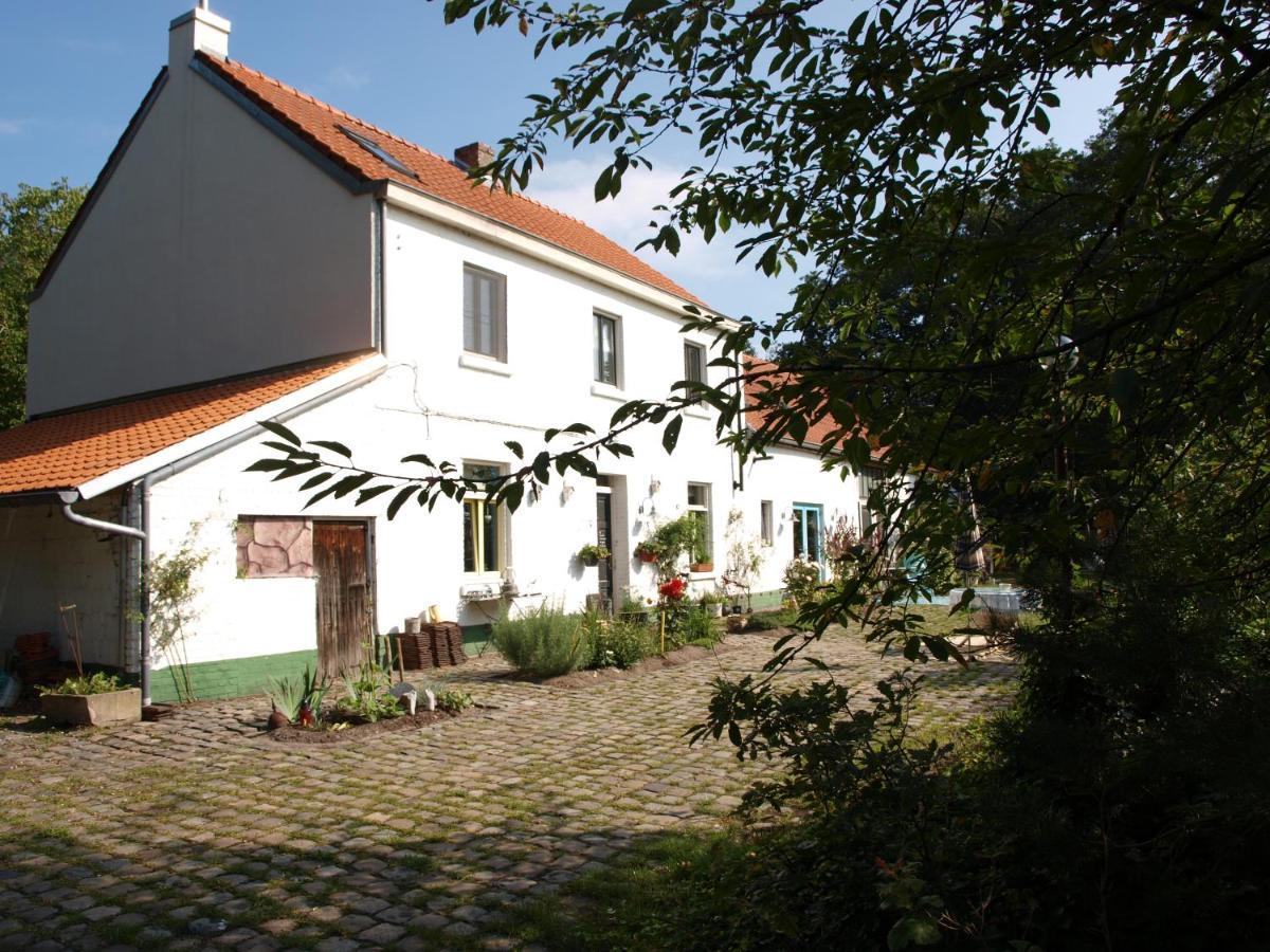 Slaaphuisje Het Vliegend Varken Genk Exteriör bild